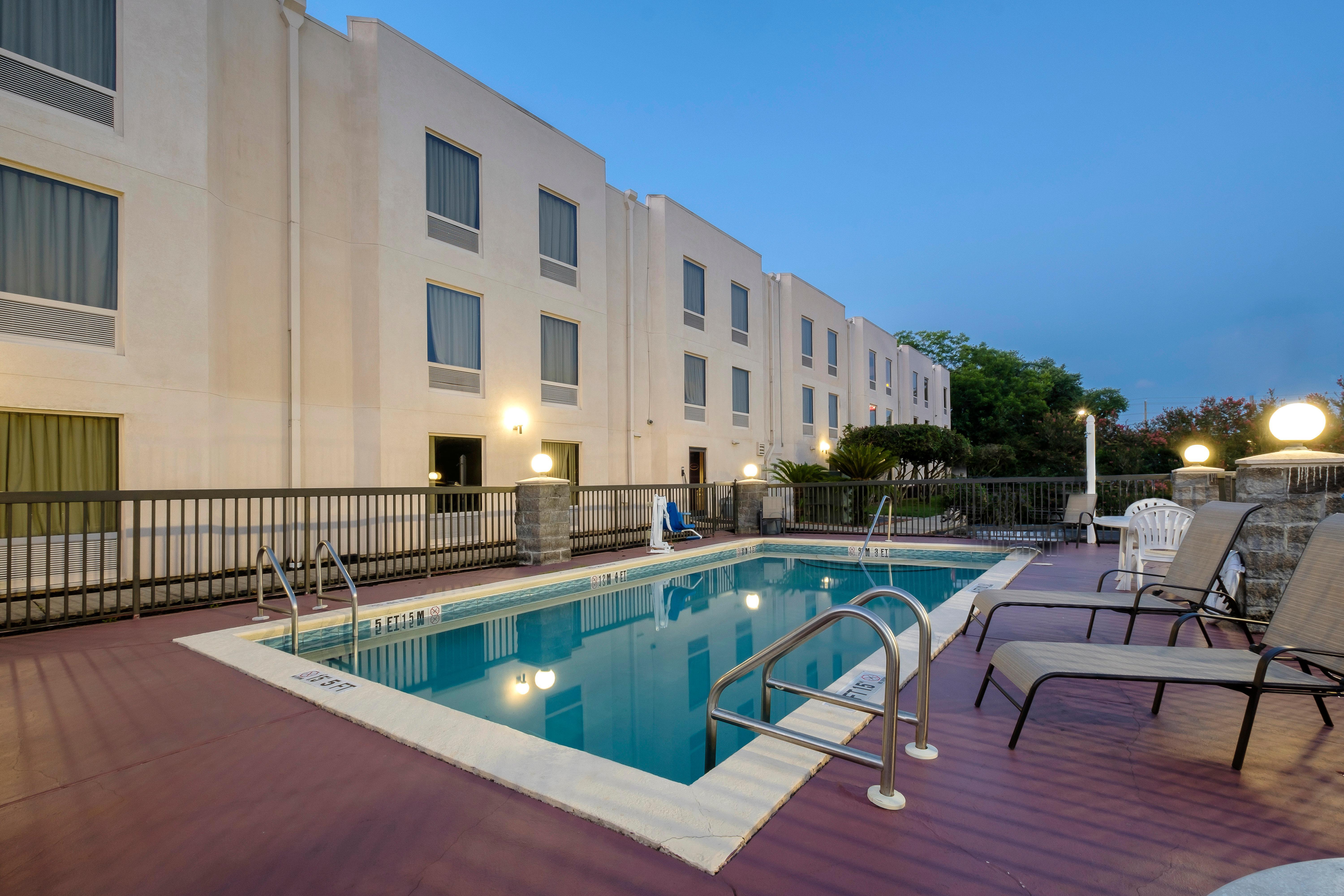 Red Roof Inn Pensacola Fairgrounds Exterior photo